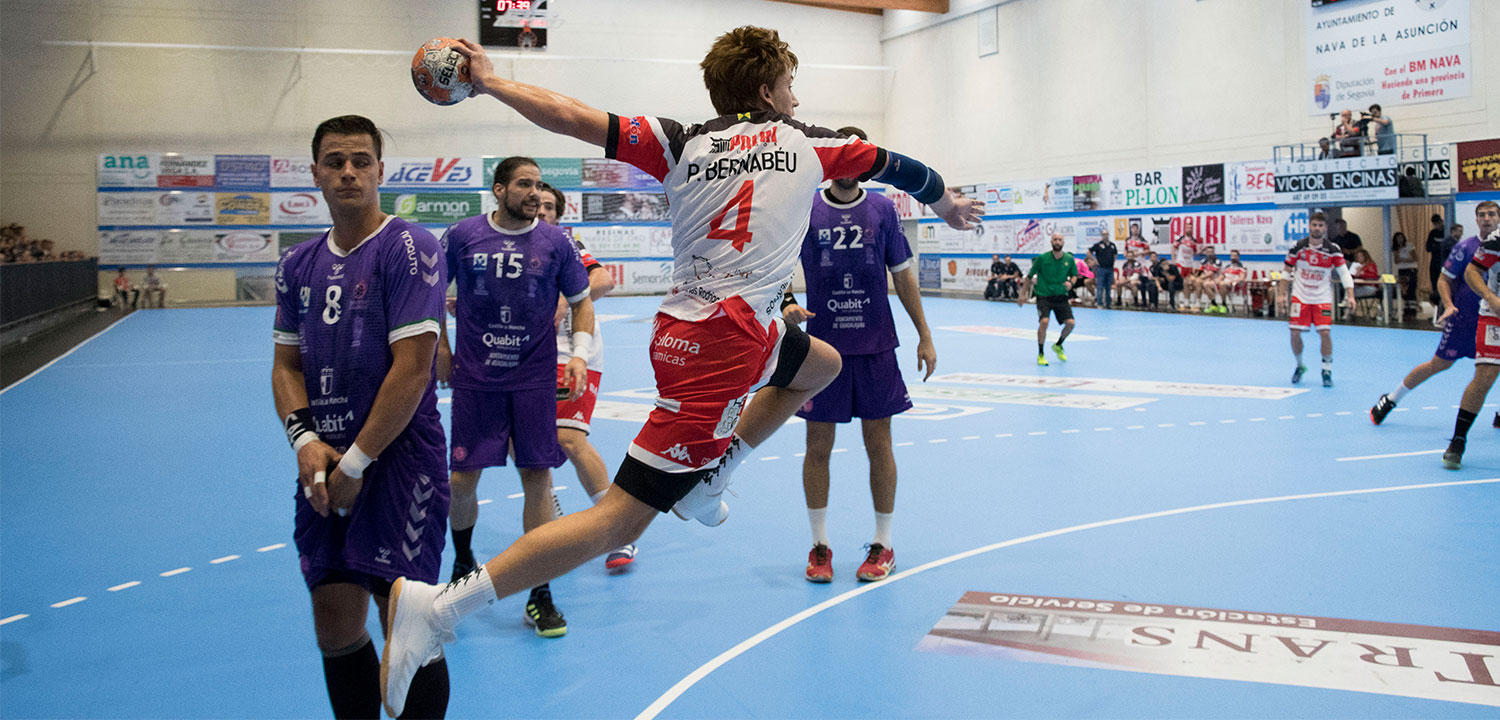 Paco Bernabéu lanzando a portería