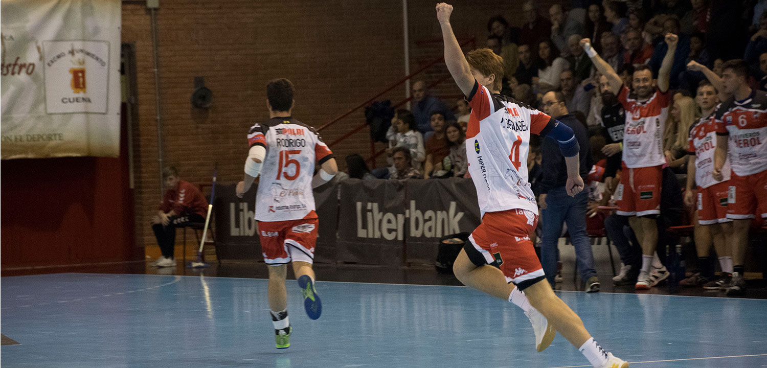Paco Bernabéu celebrando un gol