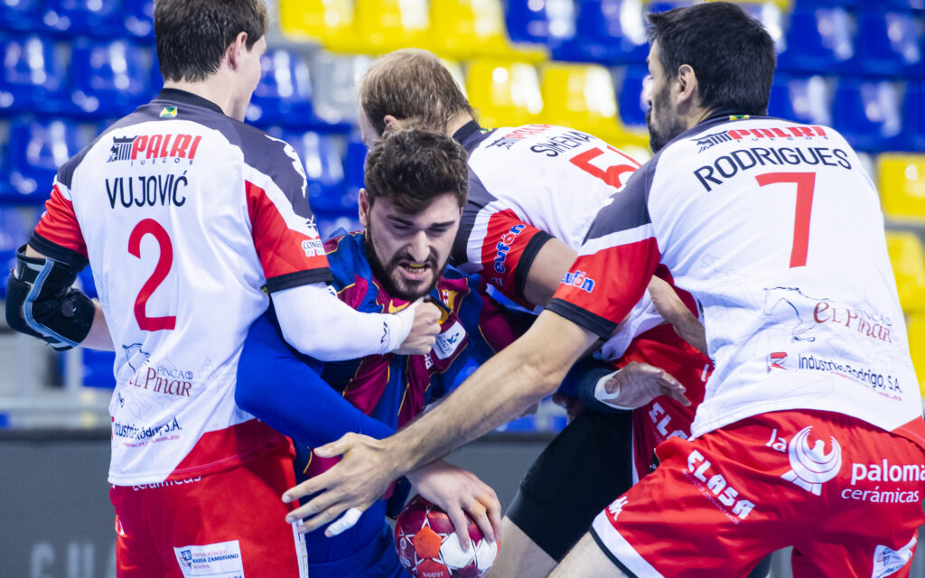 Jugadores de Nava defendiendo - Foto: Pau Campaña