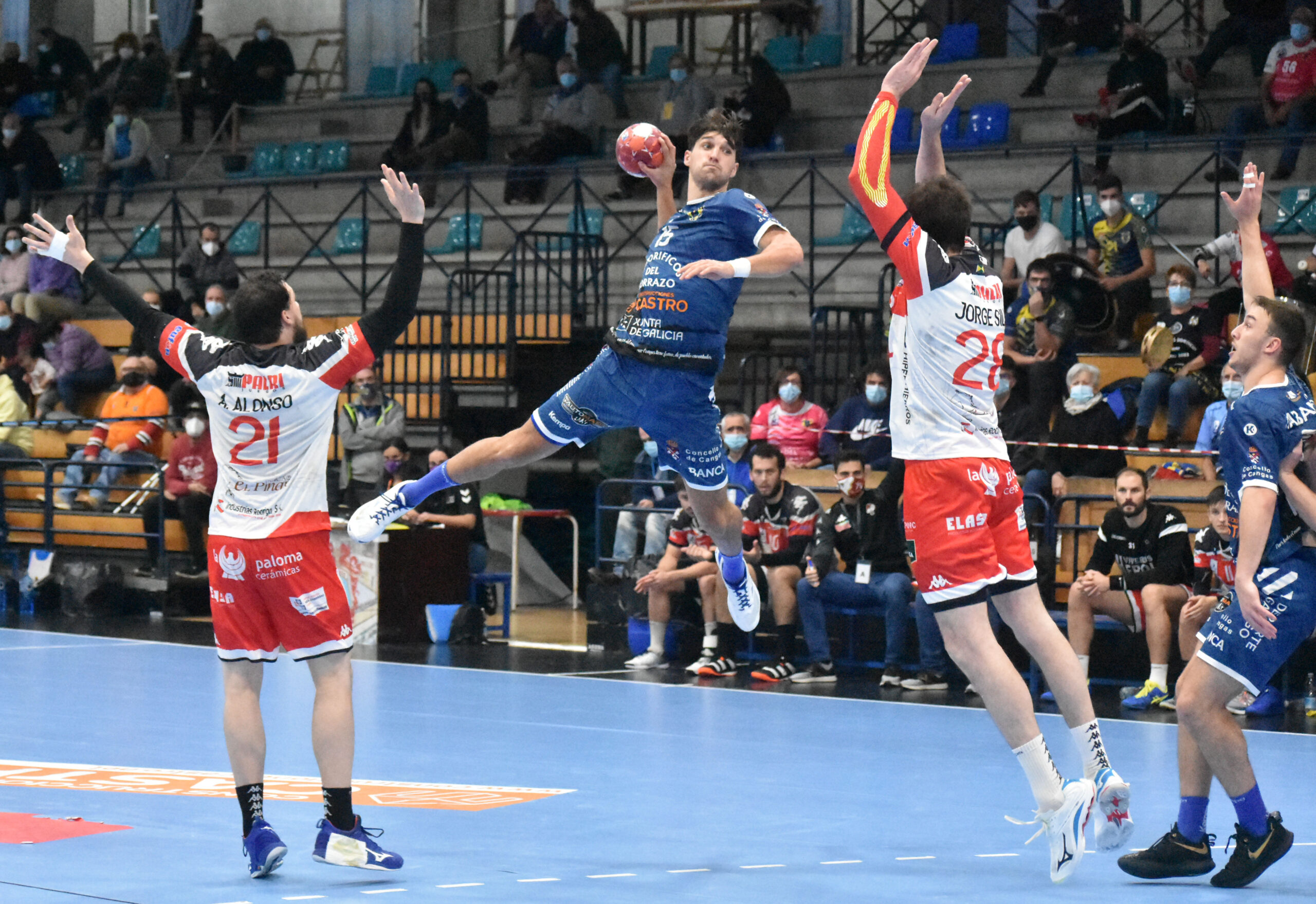 David Iglesias lanzando a portería / Foto: Raúl Fonseca