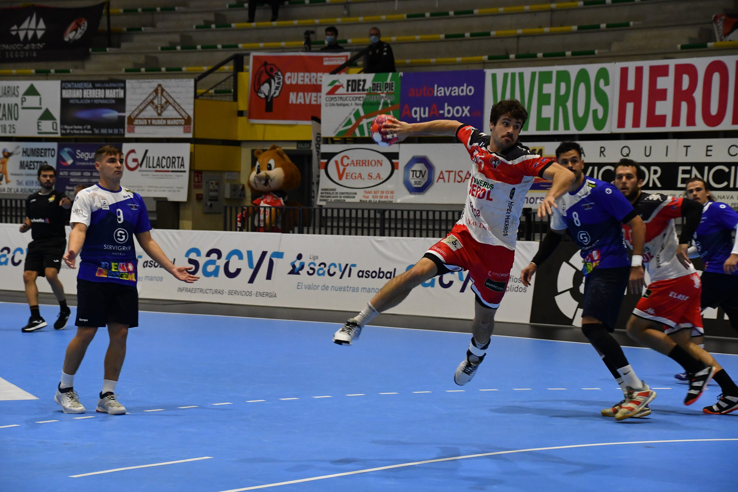 Rodrigo Pérez lanzando a portería / Foto: Dani Pérez