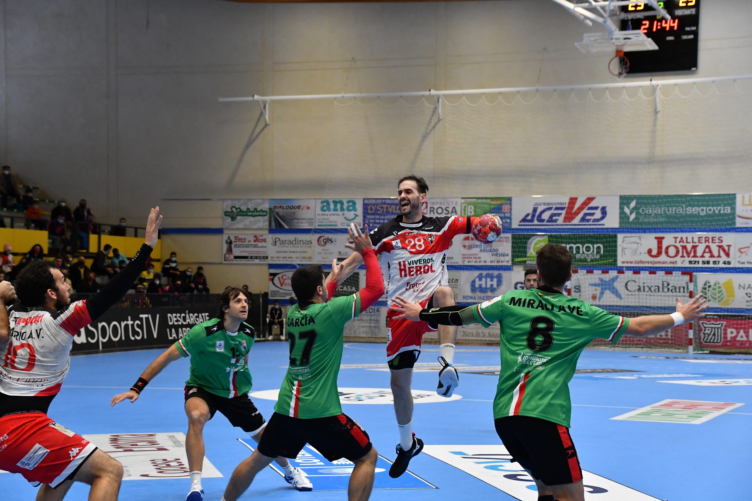 Jorge Silva lanzando a portería / Foto Dani Pérez