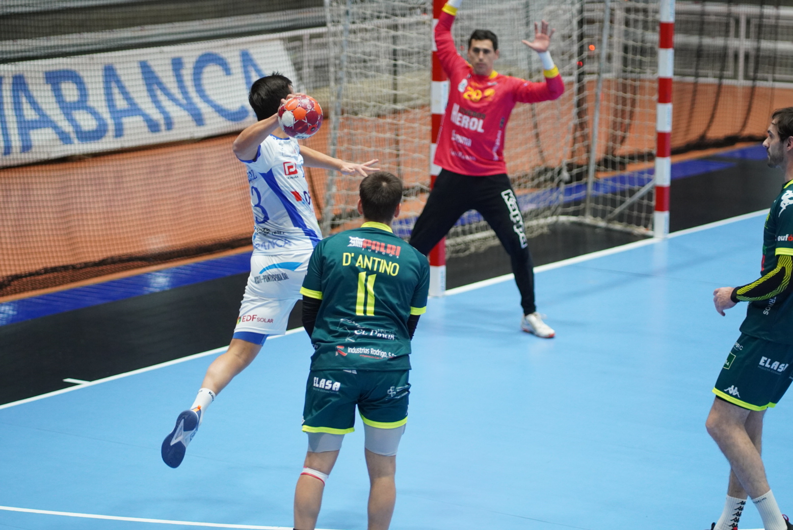 Yeray ante Cisne / Foto: Fernando Lago