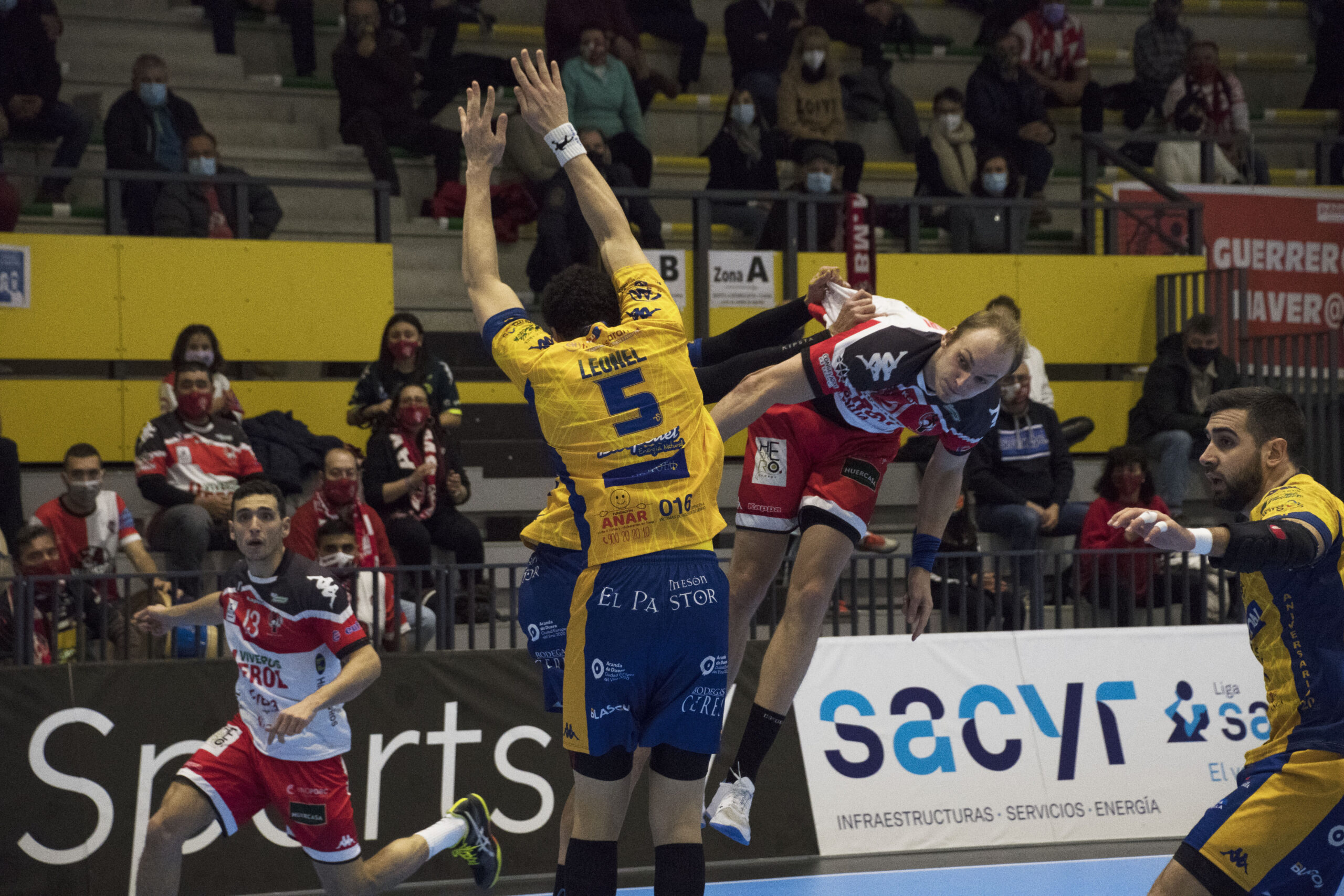 Simènas vs Silva / Foto: Dani Pérez