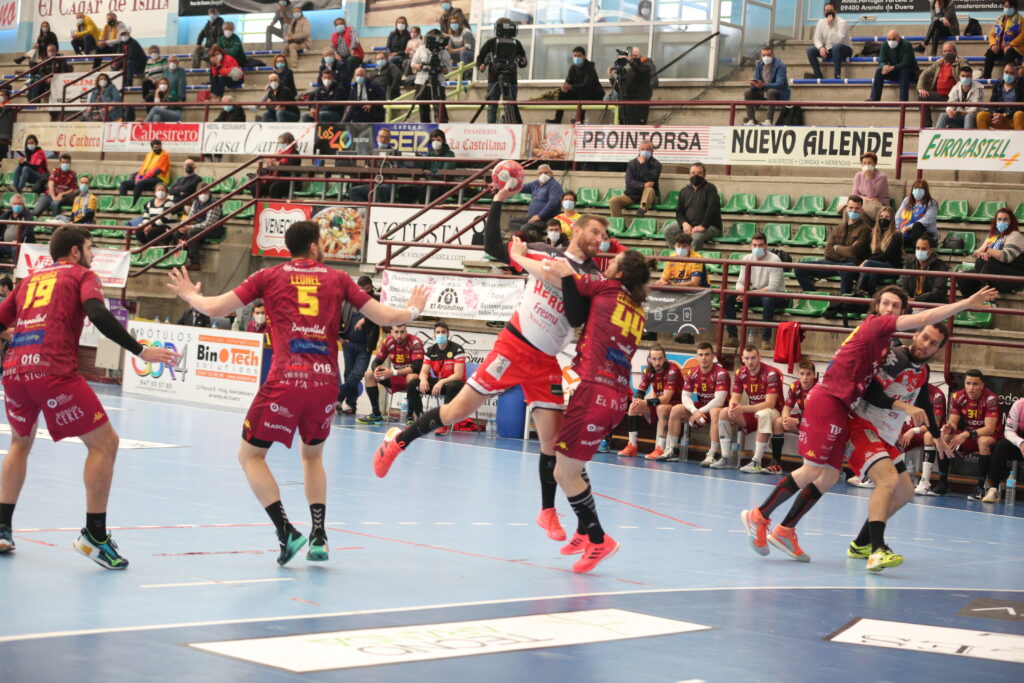 Mota ante la defensa ribereña / Foto: Julio Calvo